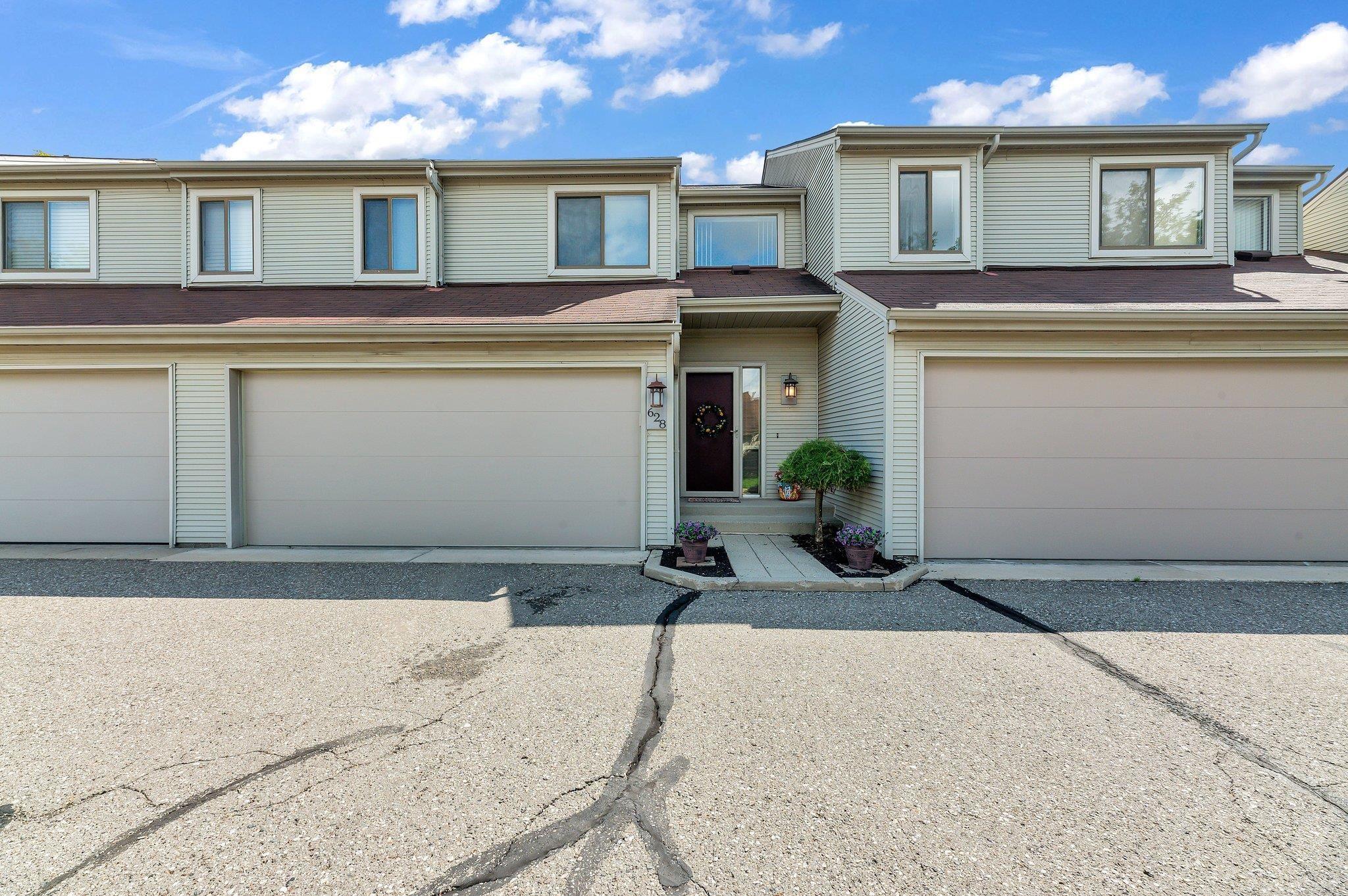 Ashley Cir, Rochester Hills, MI 48307
