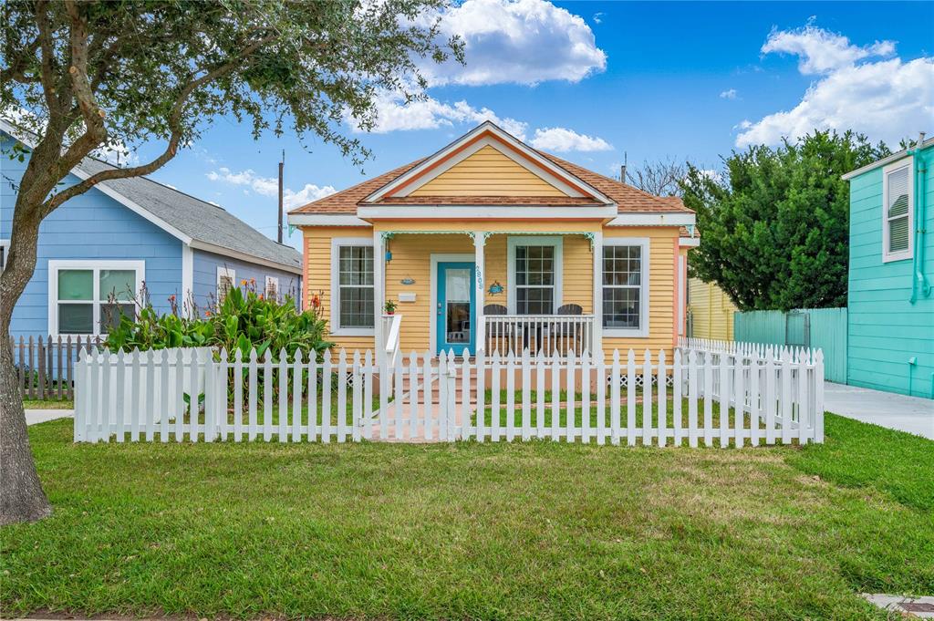 Avenue R , Galveston, TX 77550