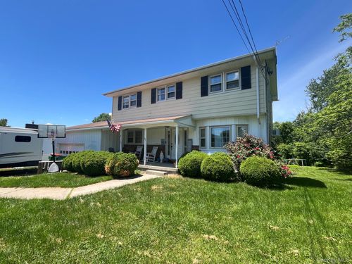 45 W Redoubt Rd, Fishkill, NY, 12524-1017 | Card Image