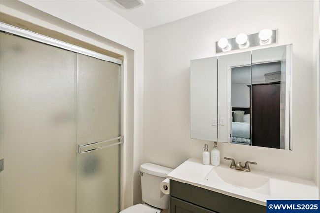 210 Silver Loop, House other with 3 bedrooms, 2 bathrooms and 2 parking in Silverton OR | Image 11