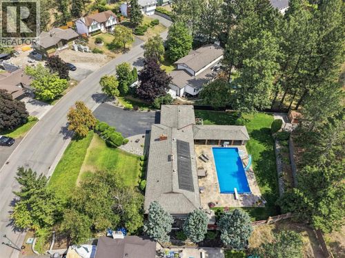 779 Gleneagles Dr, House with 5 bedrooms, 4 bathrooms and 11 parking in Kamloops BC | Card Image