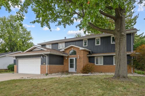 574 Ridge Ave, Elk Grove Village, IL, 60007-4228 | Card Image