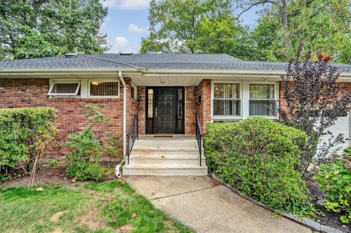 125 Colonial Rd, Great Neck, NY, 11021-2713 | Card Image
