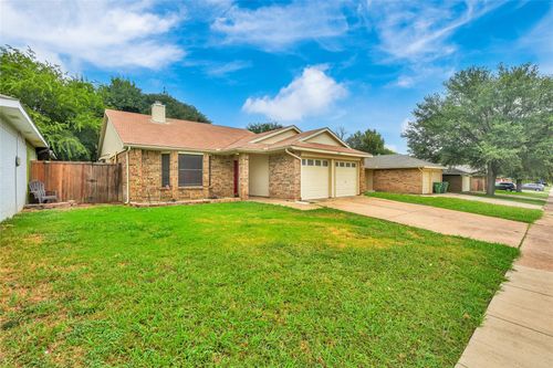 205 Valley Spring Dr, Arlington, TX, 76018-2242 | Card Image