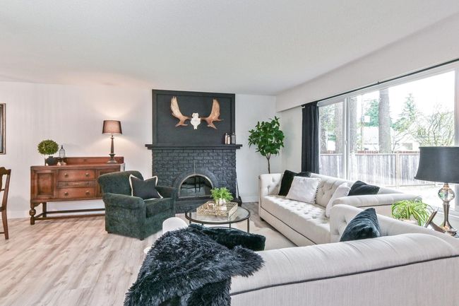 3747 207 Street, House other with 3 bedrooms, 1 bathrooms and 12 parking in Langley BC | Image 4