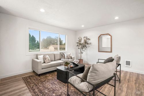 201 E 15th St, Rupert, ID, 83350-1168 | Card Image