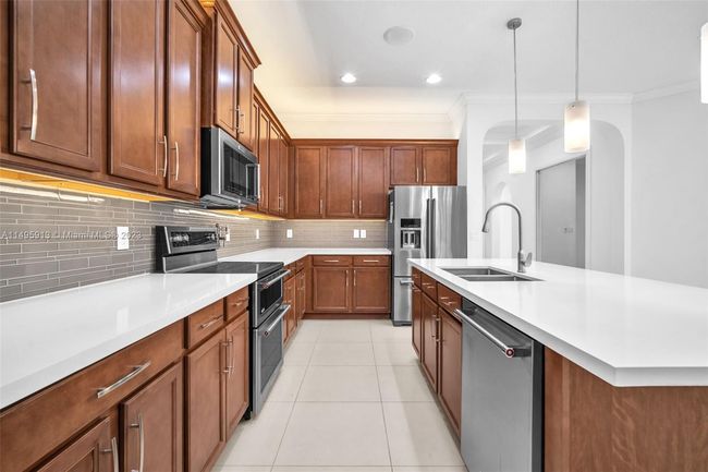 1291 Sw 113 Th Way, House other with 3 bedrooms, 3 bathrooms and null parking in Pembroke Pines FL | Image 7