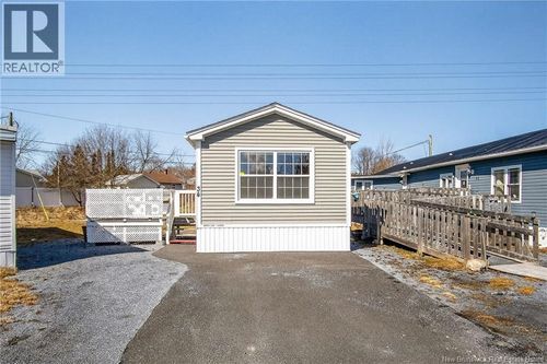 34 Violet St, Saint John, NB, E2M5M3 | Card Image