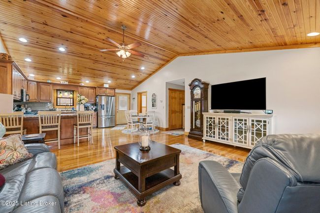 127 Ironwood Dr, House other with 3 bedrooms, 2 bathrooms and null parking in Bee Spring KY | Image 17