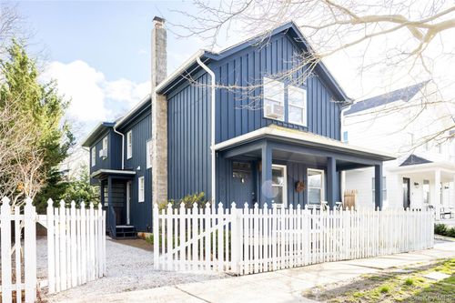 217 Center St, Greenport, NY, 11944-1324 | Card Image