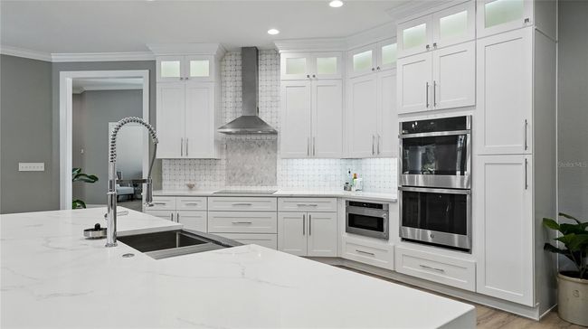 Upper and lower cabinets | Image 15
