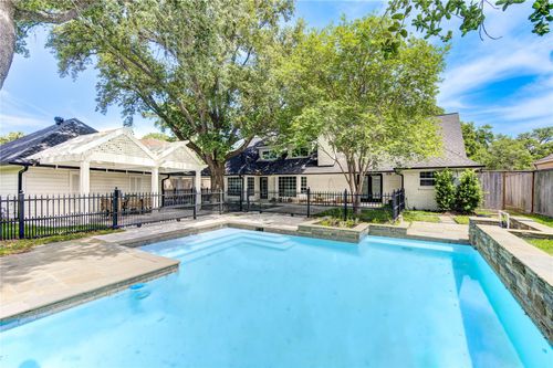 926 Old Lake Rd, Houston, TX, 77057-1106 | Card Image