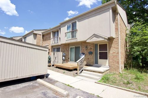 18-629 Oakbrook W, Rochester Hills, MI, 48307-1133 | Card Image