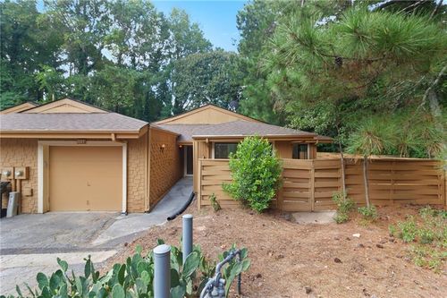 841 Lake Hollow Blvd Sw, Marietta, GA, 30064-3947 | Card Image