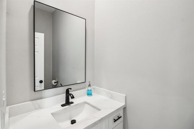 Bath 4 | Image 28