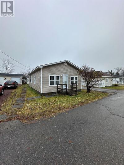 5 Elizabeth St, House other with 2 bedrooms, 1 bathrooms and null parking in Grand Falls-Windsor NL | Image 2