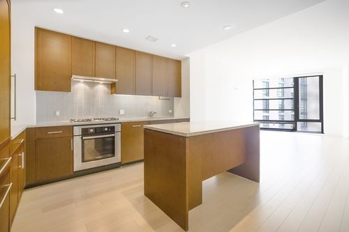 12e-580 Washington St, Boston, MA, 02111-1871 | Card Image