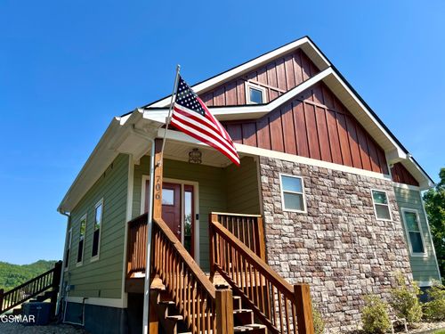 706 Fairgarden Cir, Sevierville, TN, 37876-5811 | Card Image