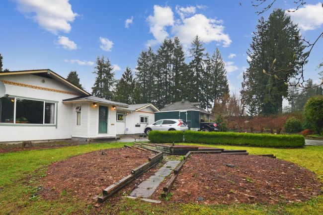 21421 River Road, House other with 3 bedrooms, 2 bathrooms and null parking in Maple Ridge BC | Image 2