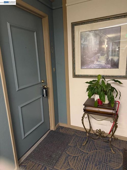 320 N Civic Dr, Walnut Creek, CA, 94596 | Card Image