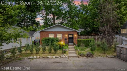 225 1st St, Fenton, MI, 48430-2783 | Card Image