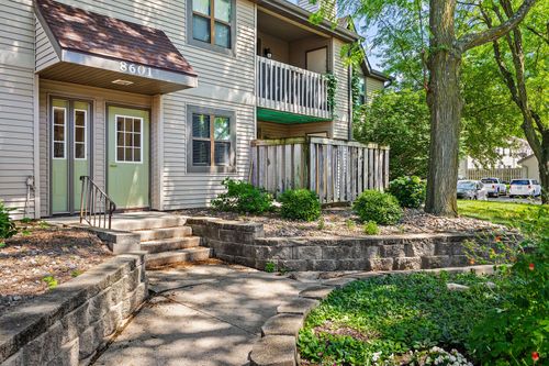 d-8601 Alpine Dr, Urbandale, IA, 50322-1442 | Card Image