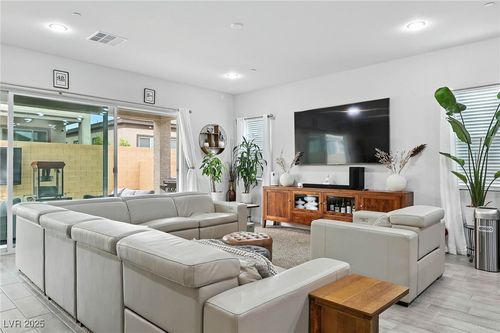856 Klamath Springs St, Henderson, NV, 89011-2693 | Card Image