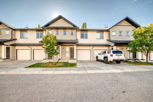 50 Everridge Gdns Sw, Calgary, AB, T2Y0H1 | Card Image