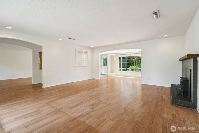 11112 E Riverside Dr, House other with 3 bedrooms, 3 bathrooms and 2 parking in Bothell WA | Image 13
