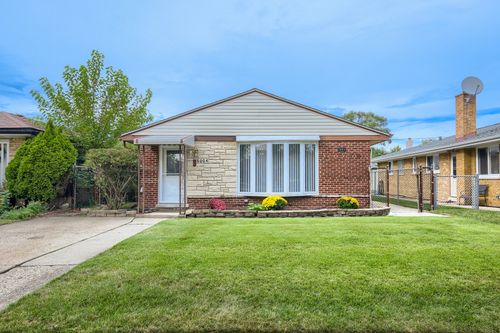 5004 Lee St, Skokie, IL, 60077-2335 | Card Image