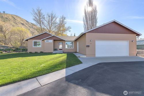 224 Vine St, Cashmere, WA, 98815-1059 | Card Image