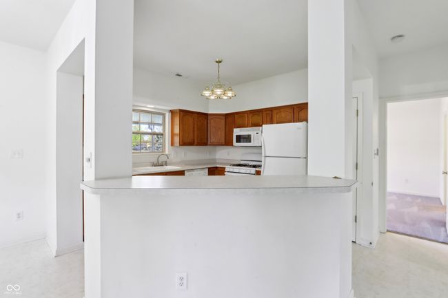 Sunroom and Dining Area | Image 14