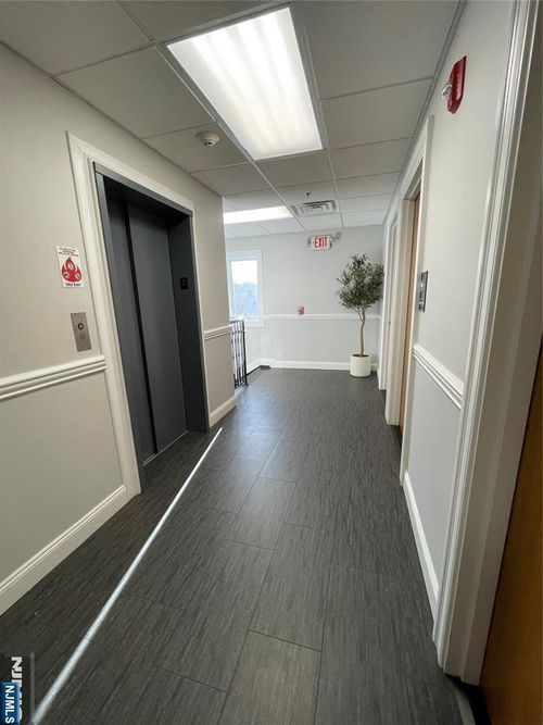 18 Wyckoff Ave, Waldwick, NJ, 07463-1777 | Card Image