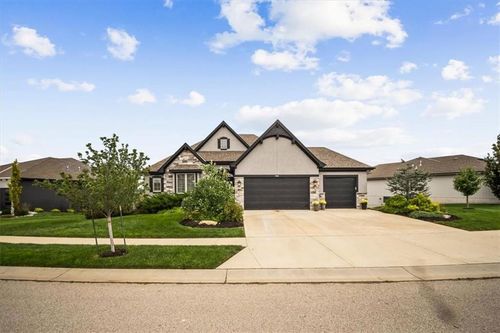 17141 Bradshaw St, Overland Park, KS, 66221-7599 | Card Image