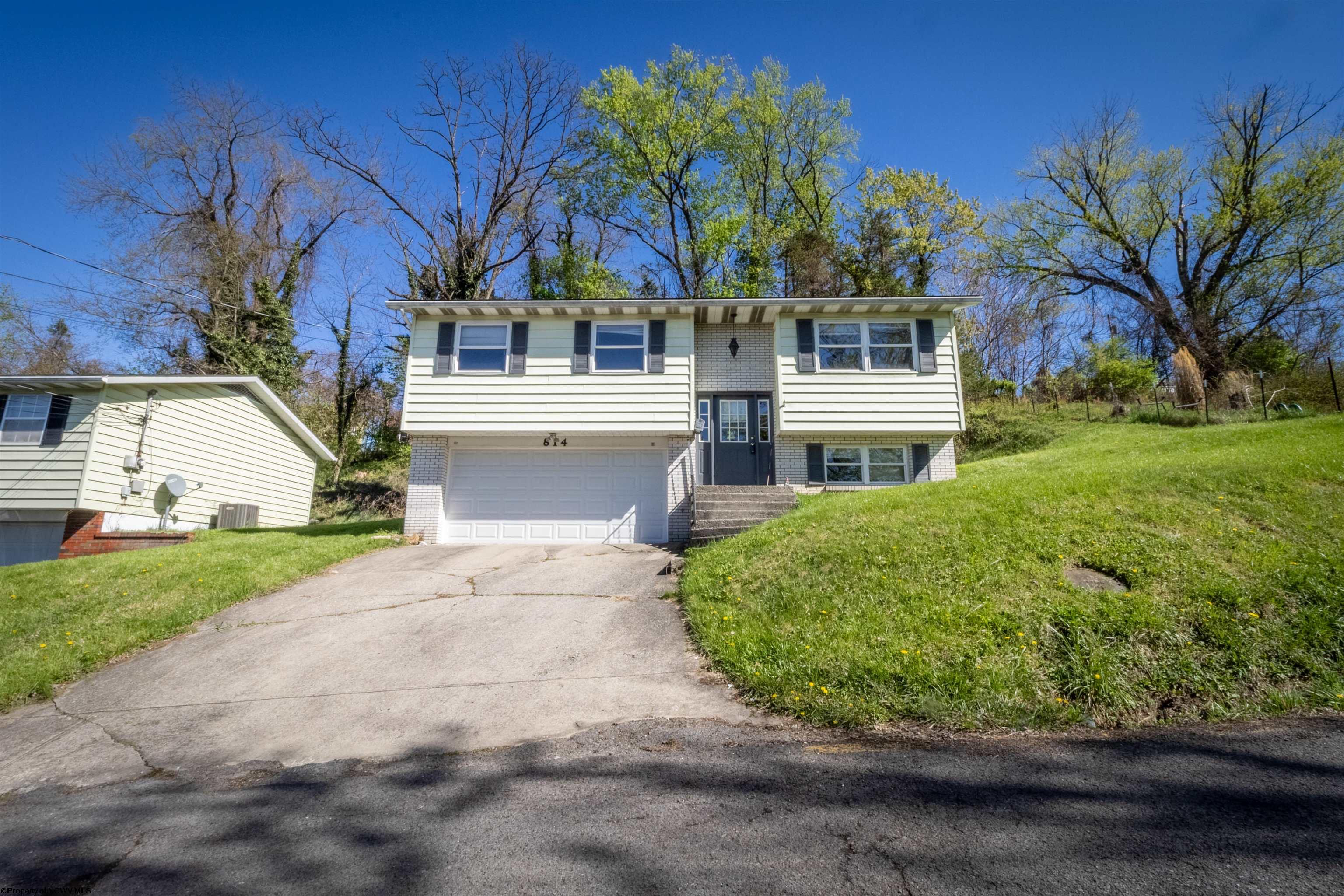 814 Clinton Ave, For Sale in Morgantown - eXp Realty