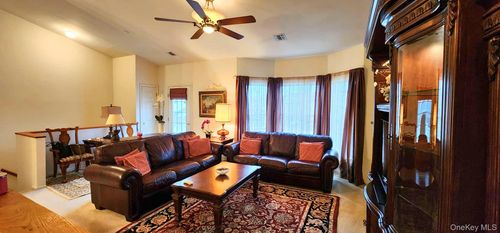 512 Narragansett Villas Dr, Lindenhurst, NY, 11757-5463 | Card Image