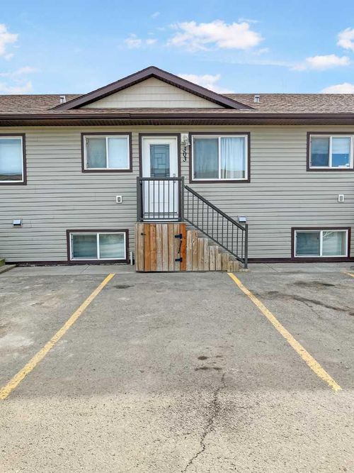 301 - 9225 93 Avenue, Home with 3 bedrooms, 2 bathrooms and null parking in Grande Prairie AB | Card Image
