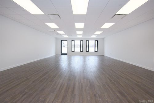 18 42nd St, Astoria, NY, 11105-1026 | Card Image