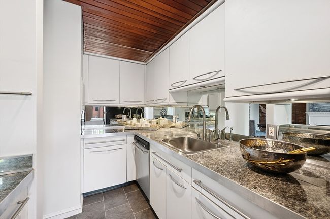 APT-4 - 1 Worcester Sq, Condo with 2 bedrooms, 1 bathrooms and null parking in Boston MA | Image 7