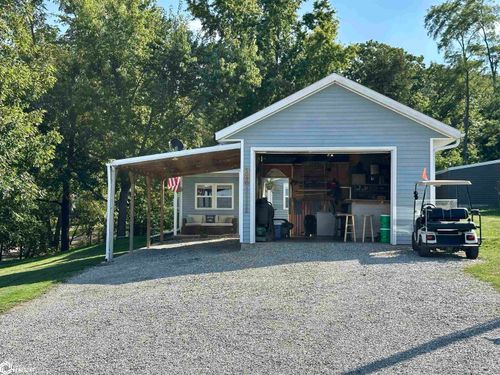 5090 County Public Rd, Brooklyn, IA, 52211-9529 | Card Image