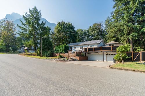 695 Hudson Bay St, Hope, BC, V0X1L4 | Card Image