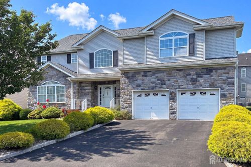 77 Timberhill Dr, Franklin Park, NJ, 08823-1779 | Card Image