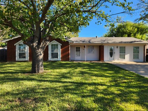 334 Ne Michael Dr, Burleson, TX, 76028-2717 | Card Image