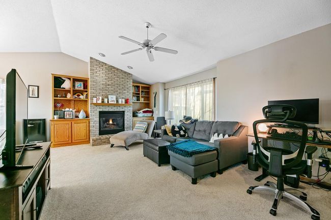Upper level - living room | Image 5