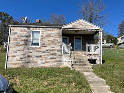 127 Whitley St., House other with 2 bedrooms, 1 bathrooms and null parking in North Tazewell VA | Image 2