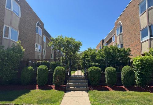 a-7230 Washington St, Forest Park, IL, 60130-3621 | Card Image