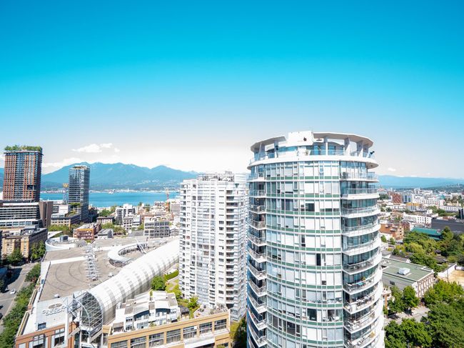 2807 - 688 Abbott Street, Condo with 2 bedrooms, 2 bathrooms and 1 parking in Vancouver BC | Image 1