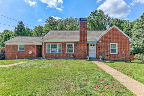 225 Hillcrest Dr, Rocky Mount, VA, 24151-1618 | Card Image