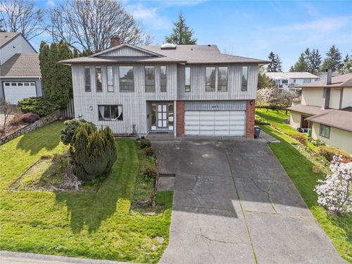 805 Kimberly Pl, Saanich, BC, V8X4R2 | Card Image