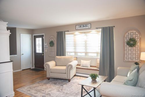 171 Tyler Ave, Miller Place, NY, 11764-3131 | Card Image